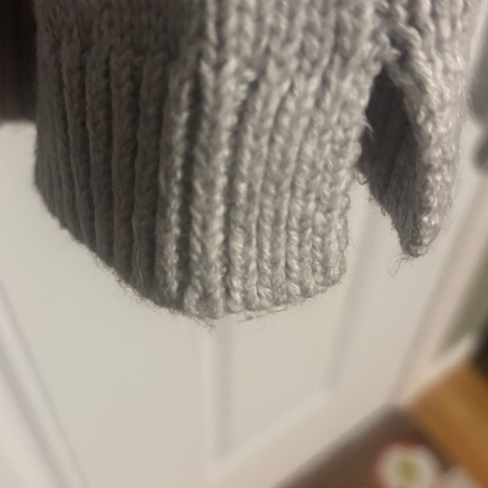 ❤️2/$15or3/$21❤️LOFT Gray Mohair Blend Sweater w/Snowflake Pattern, Size PS - Picture 6 of 13